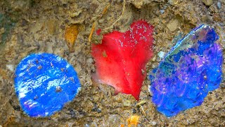 Piles of crystals buried in the sand the boy became rich [upl. by Michail91]