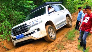 Land Cruiser VXS 57L V8 vs Land Cruiser VX 46L V8 and Toyota FJ Cruiser 40L V6 Offroad Driving [upl. by Llenral441]