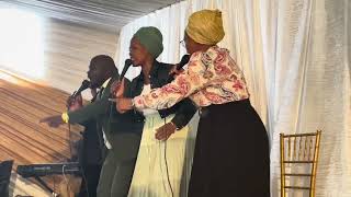 Song Nawe Ungeza ekhaya [upl. by Bilski616]