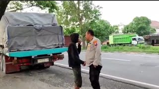 PEMUDA YATIM PIATU TERLANT4R KETAUHAN JALAN KAKI CARI KERJA SUDAH LANGSUNG DAPAT MODAL USAHA [upl. by Gnoud]