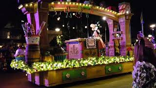 A Disney Christmas Parade welovechristmas liveyourbestlife mickeysverymerrychristmasparty [upl. by Cloots]