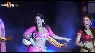 Vidya Balan Oh la la Dance Moves  Bolly2box [upl. by Yllen]