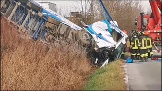 Scontro tra suv camion e ambulanza sulla CimpelloSequals tre morti quattro feriti [upl. by Artemisia]