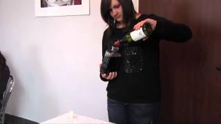 Sommelier  Dekantacja wina [upl. by Jaal]