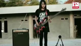 Yosi Marisa Cewek Cantik Asal Surade Sukabumi yang Lihai Bermain Gitar [upl. by Aynot799]