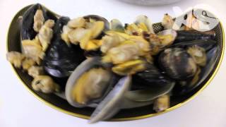 Cozze e Vongole in Zuppa di Zafferano [upl. by Lana301]