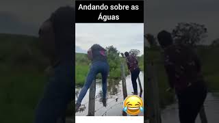 Andando sobre as águas 🤣 walking on water [upl. by Nitz]