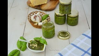 Pesto di basilico fatto in casa  Ricette che Passione [upl. by Aikan]