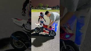 ये बच्चा Bike Reacing करता है  Bike Stunt 🏍 shortsvideo shorts [upl. by Tella730]