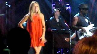 Sheryl Crow Sings Michael Jackson Hit [upl. by Cai]