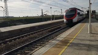 RENFE Class 465  012512  015515 departing San Cristóbal Industrial Station on 261123 [upl. by Westleigh]