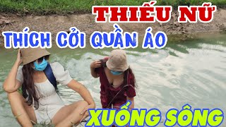 Tá Hỏa Thiếu Nữ Thích Cởi Quần Áo xuống Sông Tắm Luôn Mời Trai Lụm Miễn Phí [upl. by Ashelman]