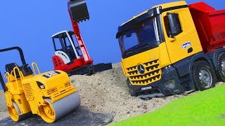 Bagger Lastwagen Kran amp Spielzeugautos Baustelle von Bruder Spielwaren für Kinder [upl. by Atikram585]