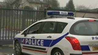 Intervention de 200 policiers à BrétignysurOrge [upl. by Naivaj]