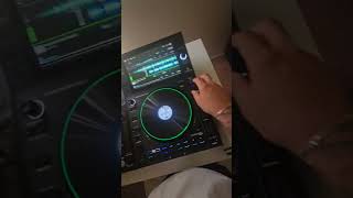 This single deck mixing is Tufff electronictechhouse housemusicproducer dj techousemusic techno [upl. by Eirdua]