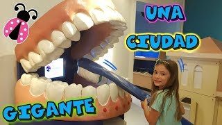 Arantxa en Miami  Voy a una ciudad gigante para niños [upl. by Oiznun]