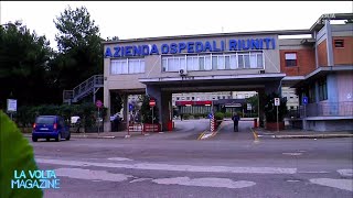 Foggia 23enne muore in ospedale e i parenti aggrediscono i medici  La Volta Buona 10092024 [upl. by Hershell]