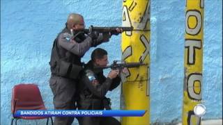 Polícia e traficantes trocam tiros no Rio de Janeiro [upl. by Ilime]