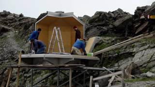 Alpine Notunterkunft übersiedelt auf den Glungezer [upl. by Turrell986]