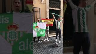 Il forza Lazio dei tifosi del Betis As Roma Betis tifosi in giro per Roma [upl. by Tada]