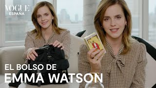 ¿Qué hay en el bolso Prada de Emma Watson  VOGUE España [upl. by Nastassia]