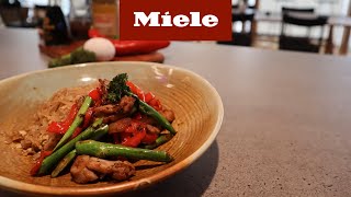 Kycklingwok med Sichuan I Miele [upl. by Stulin]