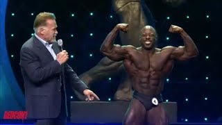 Arnold asks Classic Physique winner to hit a Vacuum pose [upl. by Orimlede855]