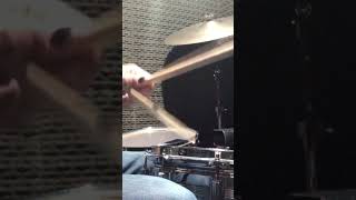 Paradiddle Groove desplazado [upl. by Aenitsirhc635]