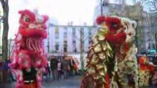 Danse du lion nouvel an chinois à Paris [upl. by Adelbert933]