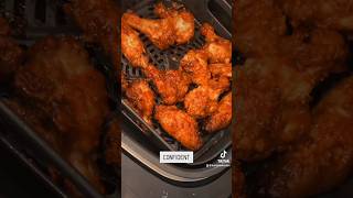 CRISPY AIR FRYER CHICKEN WINGS airfryer chickenwings airfryerrecipes quickrecipe [upl. by Winonah]