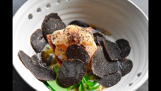 Recette  Noix de SaintJacques à la truffe noire par le Chef Lieven Van Aken [upl. by Nyletak]