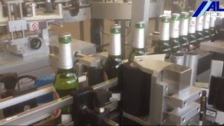 Etichettatrice per bottiglie di birra  Beer bottle labelling machine [upl. by Adym154]