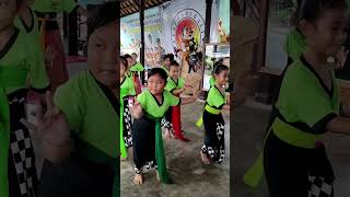 Gerakan Gemoi Penari Bali dance viral dancecraze penari [upl. by Mathilde418]