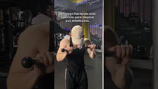 Hacer antebrazo en polea alta te ayudará a mejorarlos bastante gym gymshorts [upl. by Ettelegna966]