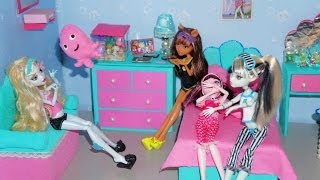 Monster High in a Scary Sleepover stopmotion [upl. by Repotsirhc336]