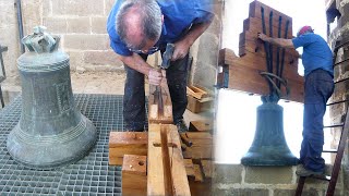 MONTAJE Y BANDEO tradicional de las CAMPANAS en el campanario  Oficios Perdidos  Documental [upl. by Weinstein]