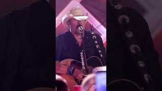 Toby Keith crashes Philly Wedding RIPTobyKeith RememberingTobyKeith phillywedding cinemacake [upl. by Yramesor]