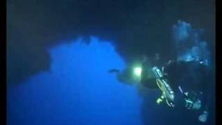 Freediving THE ARCH at Blue Hole Dahab  William Trubridgeavi [upl. by Hammock]