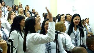 Irmãs cantando quotEu Sou Deusquot no congresso 2014  1º dia [upl. by Nurat]