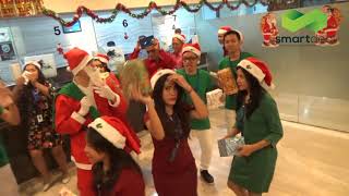 Tarian Natal smartdeal Indonesia Santa Claus bagi hadiah [upl. by Ahsiekahs862]