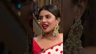 गोर लोग ज़मीं पेय नागिन डांस करते है क्या 🤣🤣 priyankachopra farhanakhtar tksshorts tkssmeme [upl. by Nelluc919]