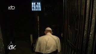 Le pape François se rend dans le camp nazi dAuschwitz Pologne [upl. by Andromada]