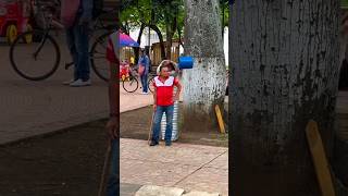 La cubeta extrema 🤣🤭 prank funny shorts comedy bromas [upl. by Eiramnerual958]