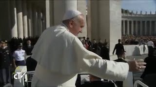 Papa Francisco La Fe de María Da Carne a Jesús en Español [upl. by Nemracledairam]