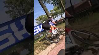 Geen PODIUM maar JODIUM voor JOSSE… 🤕❤️‍🩹 cycling rondevanhank crash [upl. by Ahseenal]