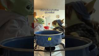 No puede evitar enseñar sin gritar 🥲humor meme babyyoda cocinar [upl. by Slaohcin344]