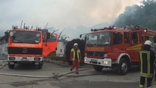 GROSSBRAND AUF REITERHOF  SCHEUNE IM VOLLBRAND  12 Pferde gerettet FEUERWEHR VELBERT [upl. by Squire531]