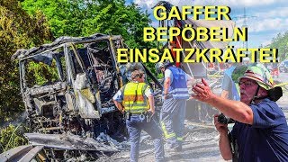 quotASOZIALE GAFFERquot  TÖDLICHER UNFALL ZWEI LKW in VOLLBRAND  GAFFER beleidigen EINSATZKRÄFTE [upl. by Ambrosine416]