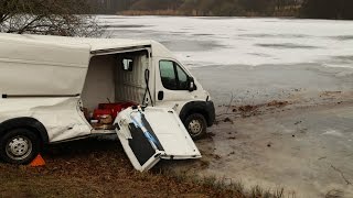 Kleintransporter landet auf zugefrorenem See [upl. by Aihsekal]