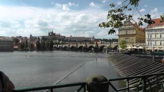 Prag Die Moldau fließt durch die Goldenen Stadt Prague Vltava River flows through the Golden City [upl. by Werdnael]